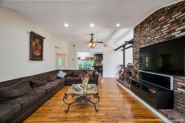 28 Penn Drive, Dix Hills, NY 11746