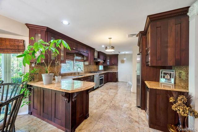 28 Penn Drive, Dix Hills, NY 11746