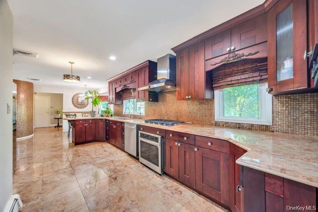 28 Penn Drive, Dix Hills, NY 11746