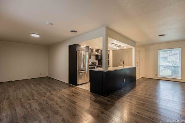 1014 MOREY PEAK DR, San Antonio, TX 78213
