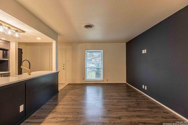 1014 MOREY PEAK DR, San Antonio, TX 78213