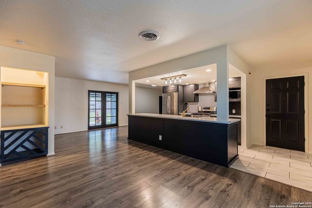 1014 MOREY PEAK DR, San Antonio, TX 78213