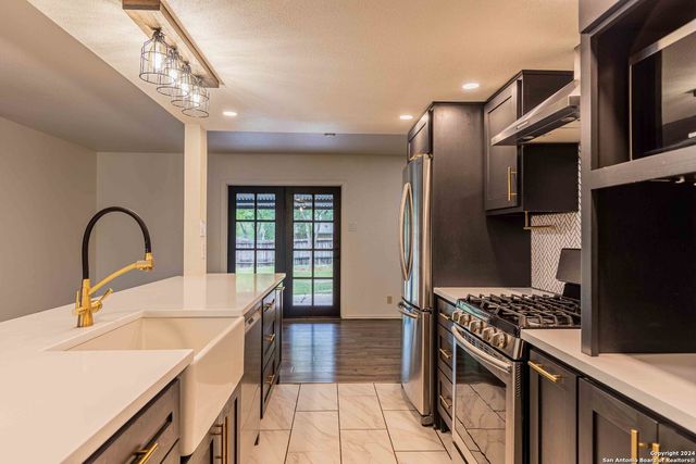 1014 MOREY PEAK DR, San Antonio, TX 78213