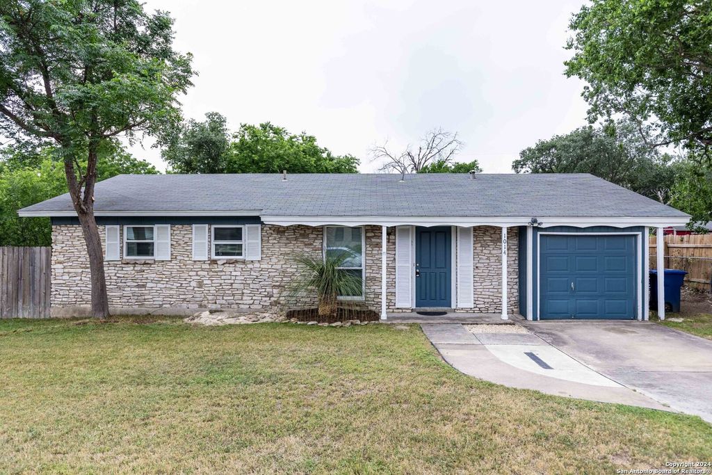 1014 MOREY PEAK DR, San Antonio, TX 78213