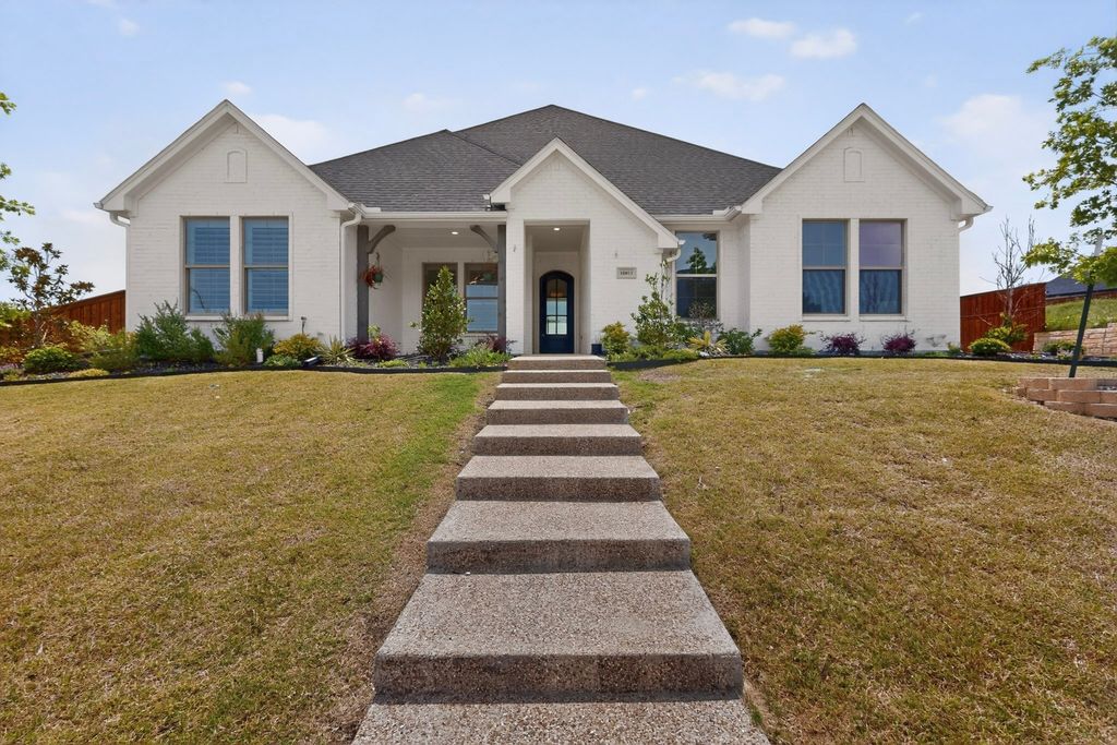 10813 Alta Sierra Drive, Benbrook, TX 76126