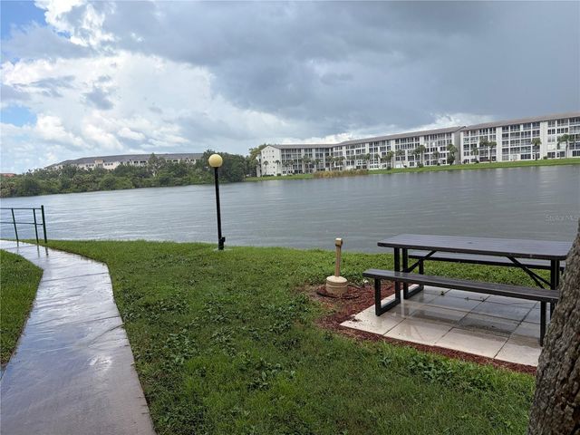 3753 LAKE BAYSHORE DRIVE 305, Bradenton, FL 34205