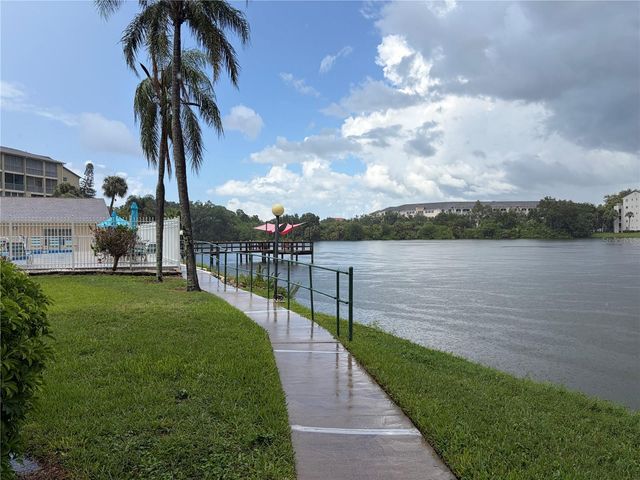 3753 LAKE BAYSHORE DRIVE 305, Bradenton, FL 34205