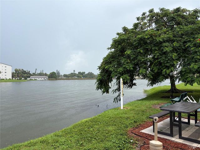 3753 LAKE BAYSHORE DRIVE 305, Bradenton, FL 34205