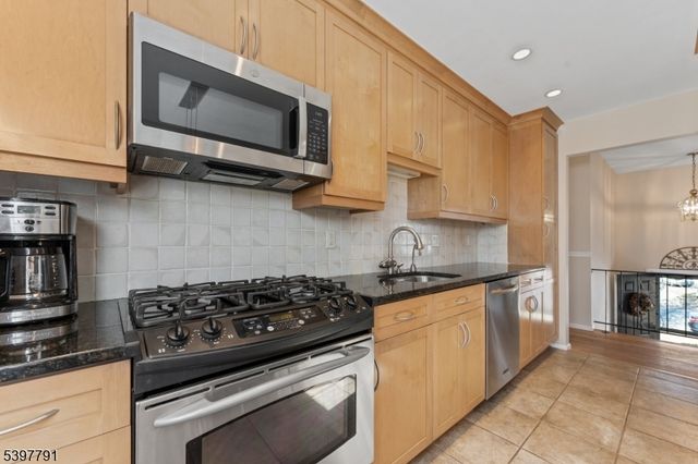 31 Fox Chase Run, Hillsborough Twp., NJ 08844