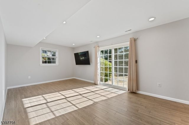 31 Fox Chase Run, Hillsborough Twp., NJ 08844