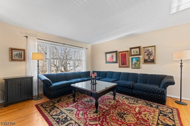 31 Fox Chase Run, Hillsborough Twp., NJ 08844