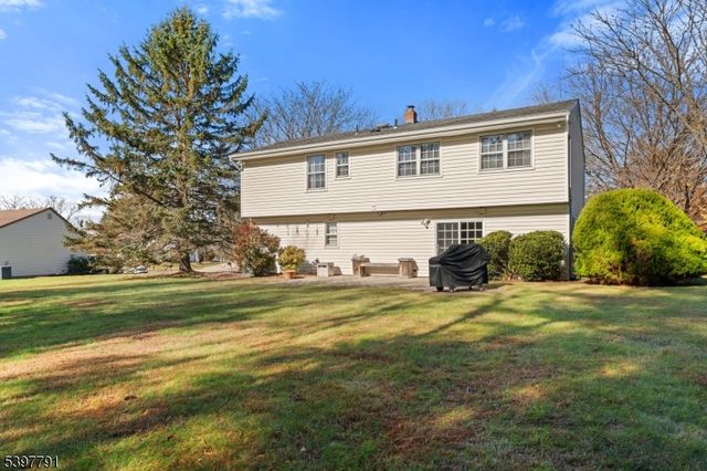 31 Fox Chase Run, Hillsborough Twp., NJ 08844