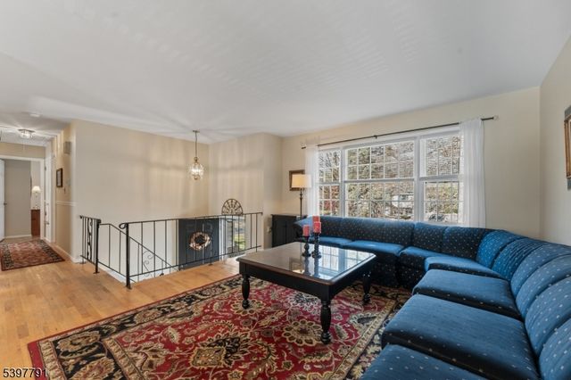 31 Fox Chase Run, Hillsborough Twp., NJ 08844