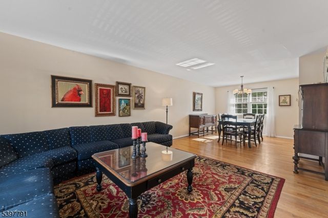 31 Fox Chase Run, Hillsborough Twp., NJ 08844