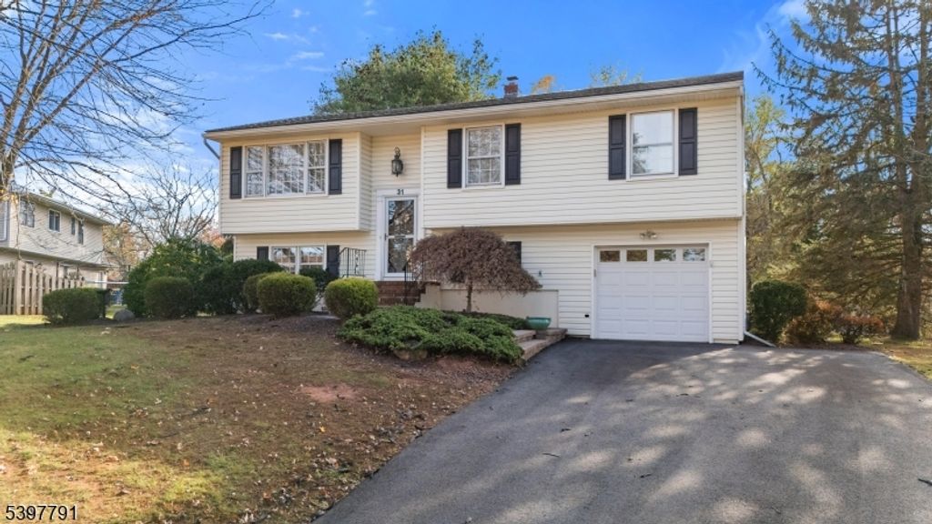 31 Fox Chase Run, Hillsborough Twp., NJ 08844