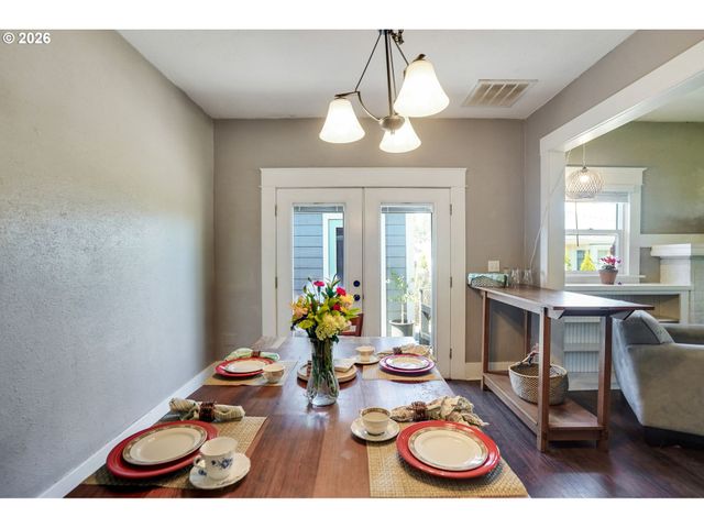 318 KOONS St, Silverton, OR 97381