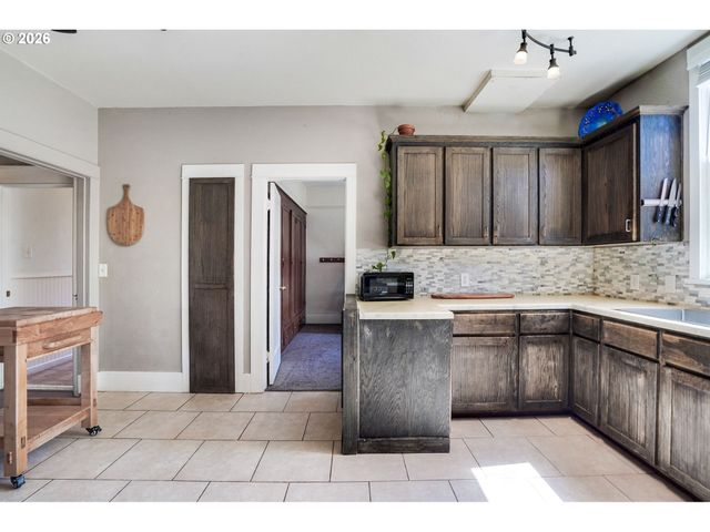 318 KOONS St, Silverton, OR 97381