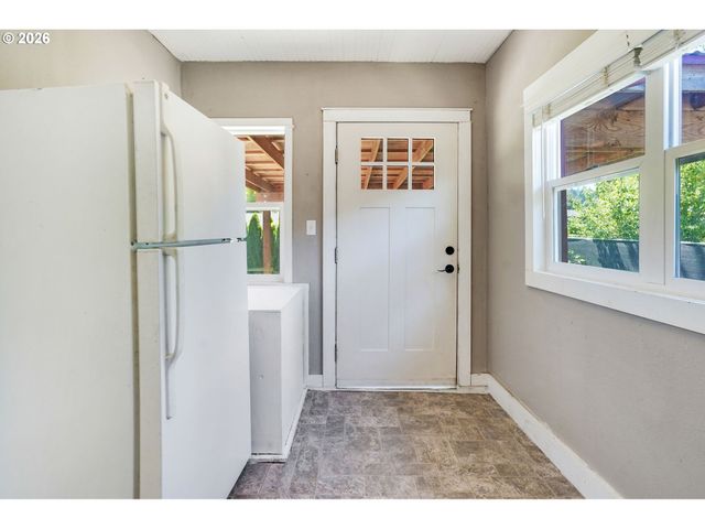 318 KOONS St, Silverton, OR 97381