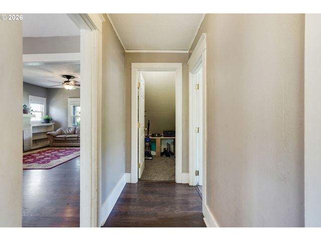 318 KOONS St, Silverton, OR 97381