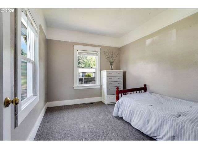 318 KOONS St, Silverton, OR 97381