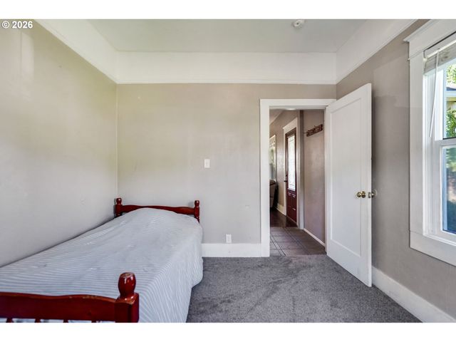 318 KOONS St, Silverton, OR 97381