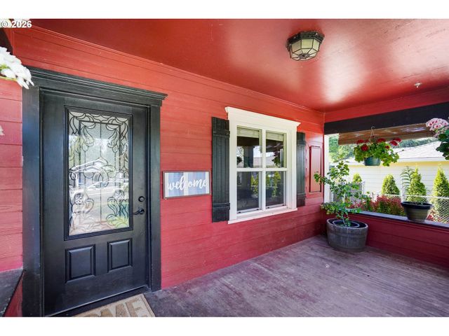 318 KOONS St, Silverton, OR 97381