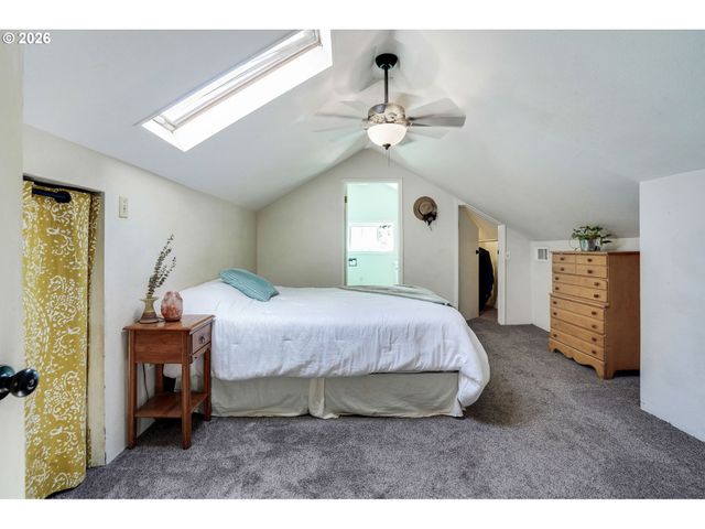 318 KOONS St, Silverton, OR 97381