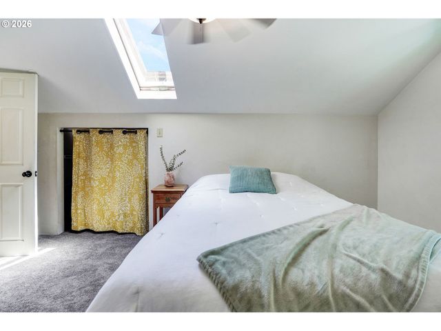 318 KOONS St, Silverton, OR 97381