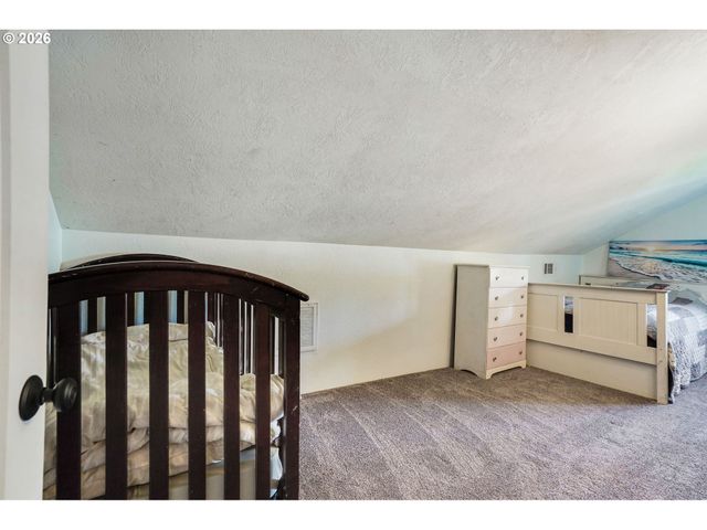 318 KOONS St, Silverton, OR 97381