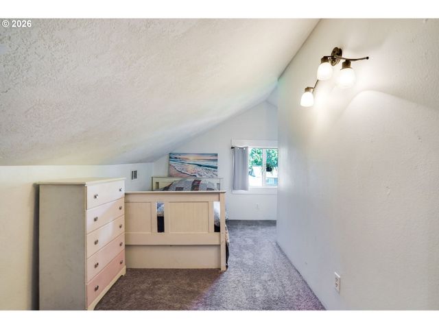 318 KOONS St, Silverton, OR 97381