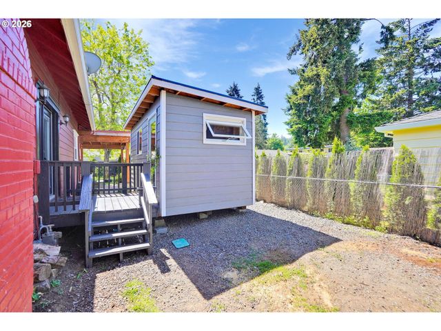 318 KOONS St, Silverton, OR 97381