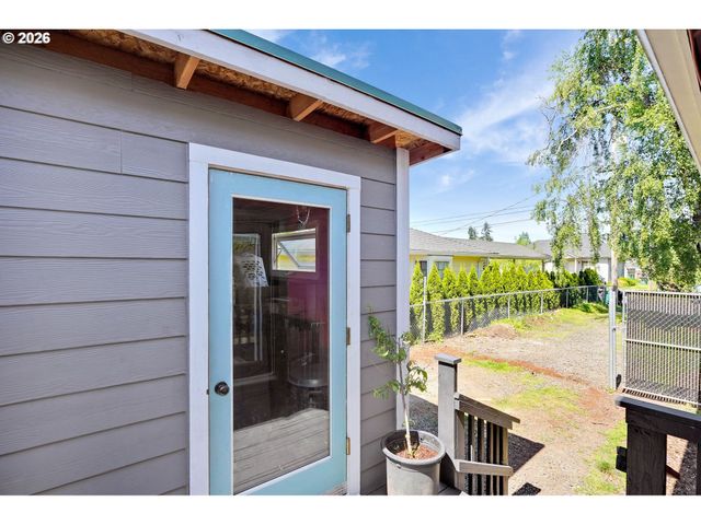 318 KOONS St, Silverton, OR 97381