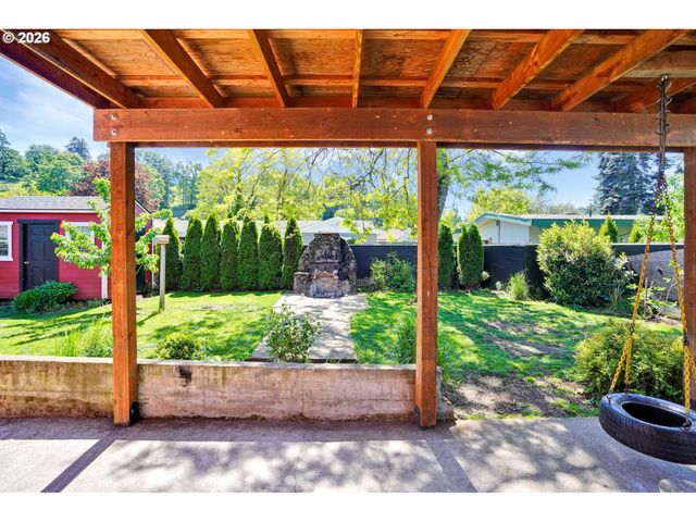 318 KOONS St, Silverton, OR 97381