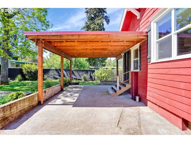 318 KOONS St, Silverton, OR 97381