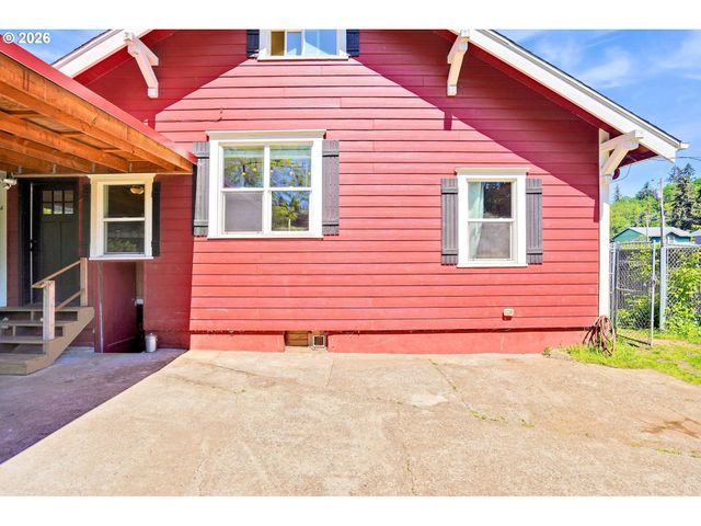 318 KOONS St, Silverton, OR 97381