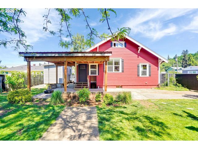 318 KOONS St, Silverton, OR 97381
