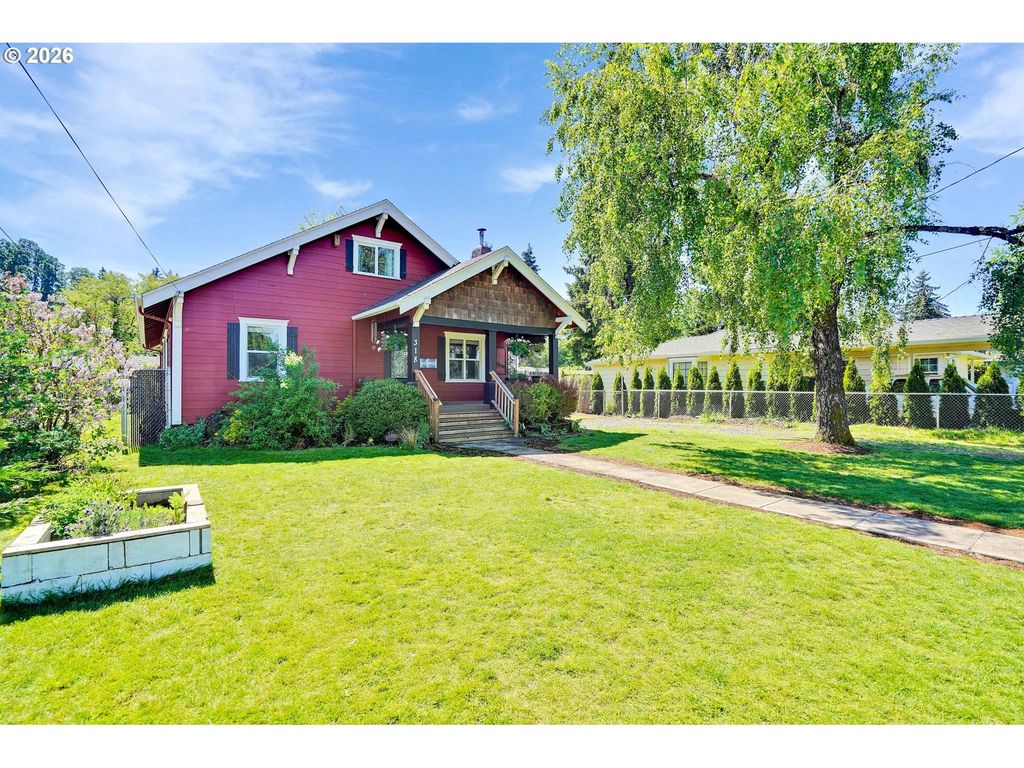 318 KOONS St, Silverton, OR 97381