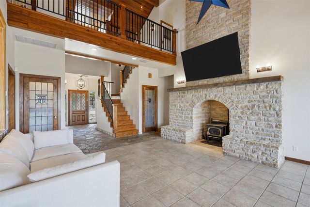 813 Remuda Drive, Fort Worth, TX 76108