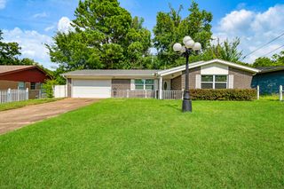 160 NW 28th Street, Paris, TX 75460
