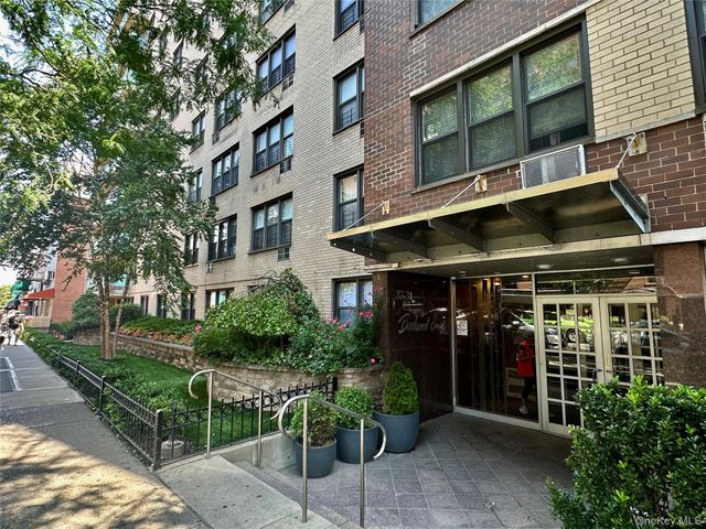 37-31 73rd Street Street 7U, Jackson Heights, NY 11372