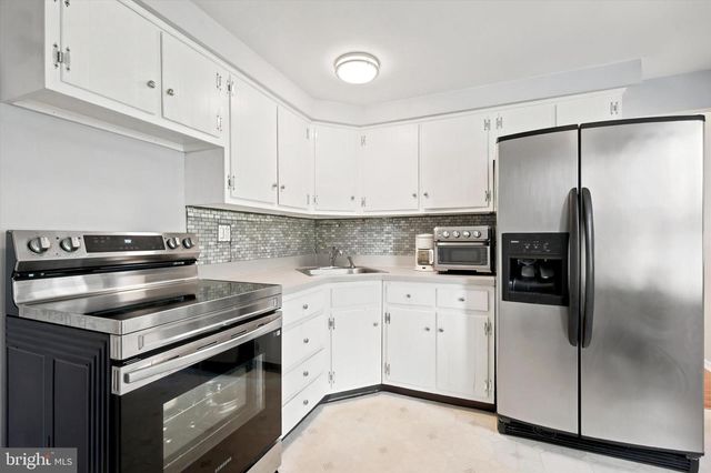 1264 ESTATE DR, West Chester, PA 19380