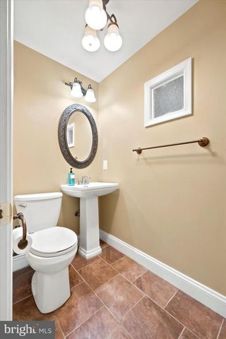 1264 ESTATE DR, West Chester, PA 19380