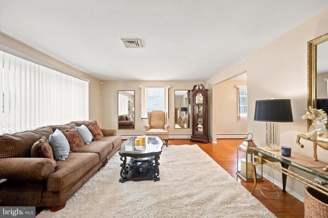 1264 ESTATE DR, West Chester, PA 19380