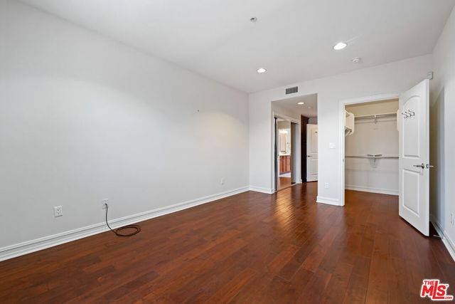 14242 Burbank Boulevard 103, Sherman Oaks, CA 91401