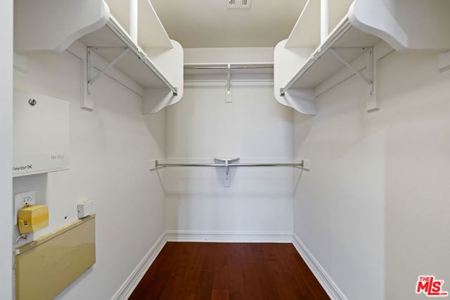 14242 Burbank Boulevard 103, Sherman Oaks, CA 91401