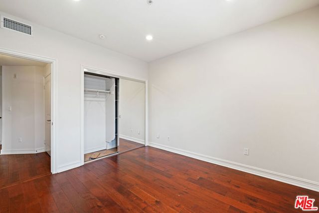 14242 Burbank Boulevard 103, Sherman Oaks, CA 91401