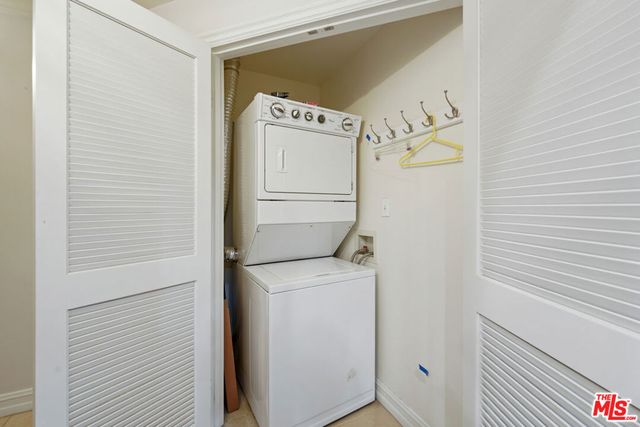 14242 Burbank Boulevard 103, Sherman Oaks, CA 91401