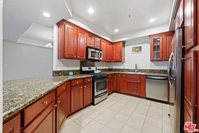 14242 Burbank Boulevard 103, Sherman Oaks, CA 91401