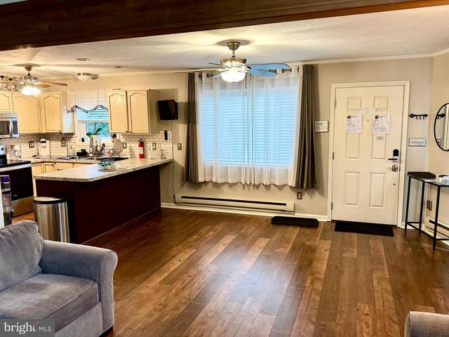 65 BYRON LN, Albrightsville, PA 18210