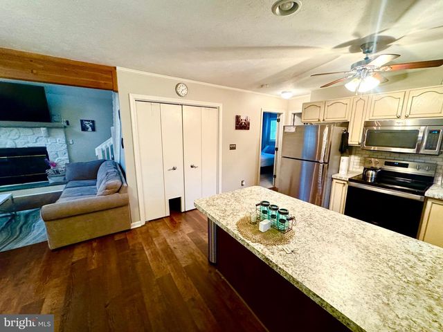 65 BYRON LN, Albrightsville, PA 18210